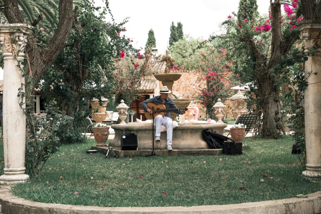 Spanishguitarmallorca gallery guitarist